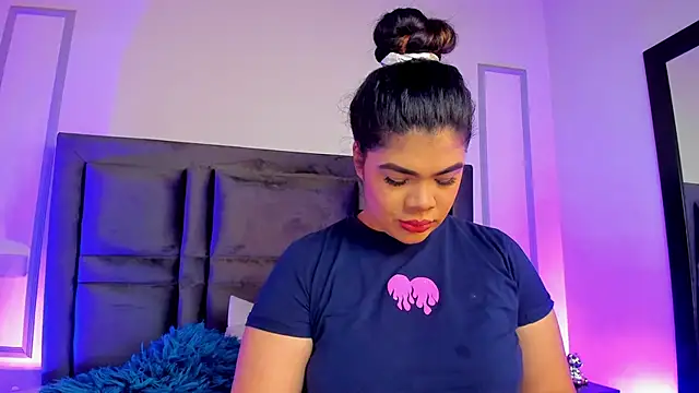 Snapshot of EmmaBecket2 chatting on 01.08.25 EmmaBecket2 online show from 01.08.25