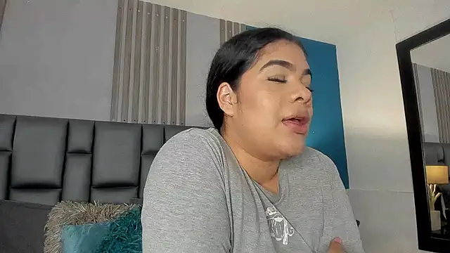 Snapshot of EmmaBecket2 chatting on 01.15.25 EmmaBecket2 online show from 01.15.25