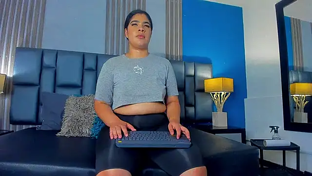 Snapshot of EmmaBecket2 chatting on 01.15.25 EmmaBecket2 online show from 01.15.25