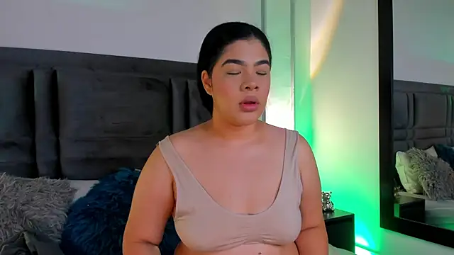 Snapshot of EmmaBecket2 chatting on 01.17.25 EmmaBecket2 online show from 01.17.25