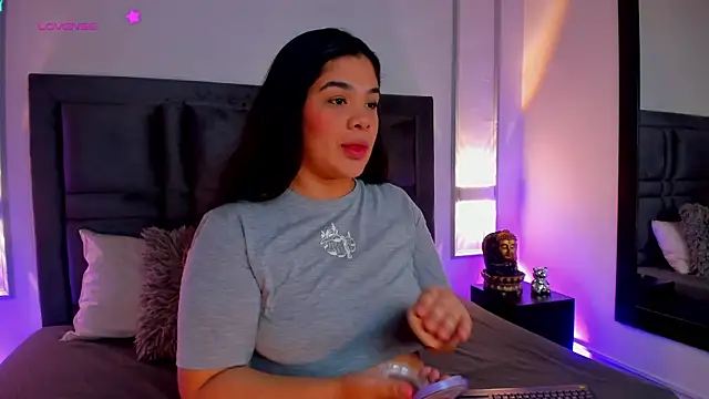 Snapshot of EmmaBecket2 chatting on 02.07.25 EmmaBecket2 online show from 02.07.25