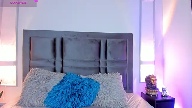 Snapshot of EmmaBecket2 chatting on 02.11.25 EmmaBecket2 online show from 02.11.25