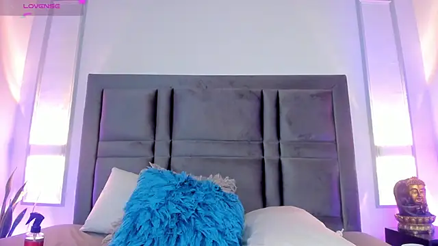 Snapshot of EmmaBecket2 chatting on 02.12.25 EmmaBecket2 online show from 02.12.25