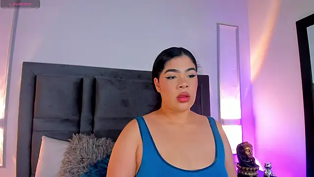 Snapshot of EmmaBecket2 chatting on 02.18.25 EmmaBecket2 online show from 02.18.25