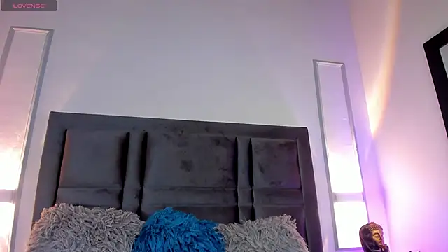 Snapshot of EmmaBecket2 chatting on 02.19.25 EmmaBecket2 online show from 02.19.25