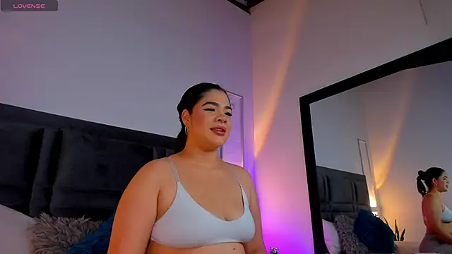 Snapshot of EmmaBecket2 chatting on 02.21.25 EmmaBecket2 online show from 02.21.25