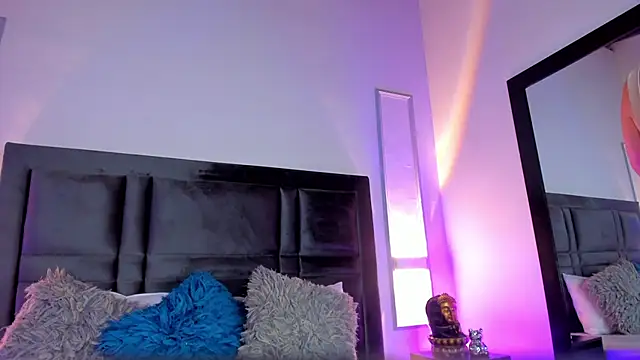 Snapshot of EmmaBecket2 chatting on 03.14.25 EmmaBecket2 online show from 03.14.25