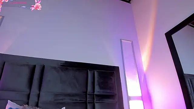 Snapshot of EmmaBecket2 chatting on 03.14.25 EmmaBecket2 online show from 03.14.25