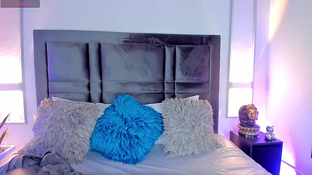 Snapshot of EmmaBecket2 chatting on 03.20.25 EmmaBecket2 online show from 03.20.25