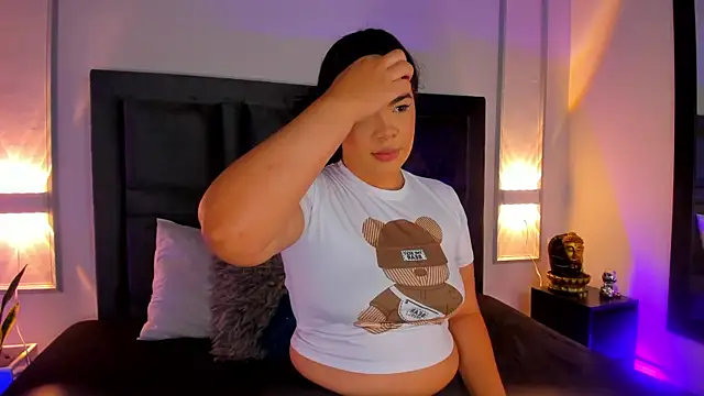 Snapshot of EmmaBecket2 chatting on 03.21.25 EmmaBecket2 online show from 03.21.25