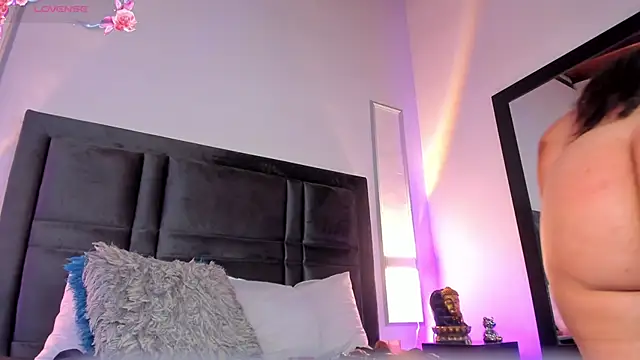 Snapshot of EmmaBecket2 chatting on 03.22.25 EmmaBecket2 online show from 03.22.25