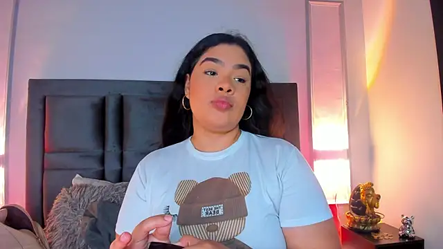 Snapshot of EmmaBecket2 chatting on 09.08.25 EmmaBecket2 online show from 09.08.25