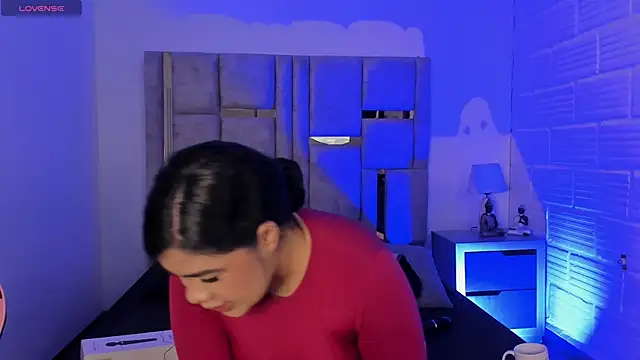 Snapshot of EmmaBecket2 chatting on 10.08.25 EmmaBecket2 online show from 10.08.25