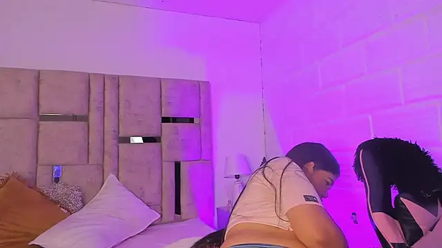 Snapshot of EmmaBecket2 chatting on 10.23.25 EmmaBecket2 online show from 10.23.25