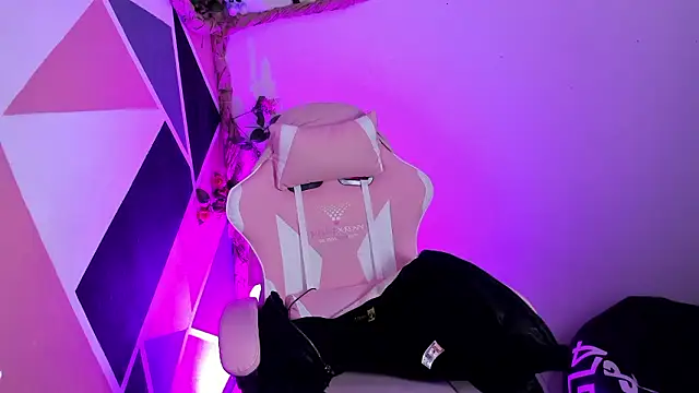 Carol Pinter online show from 02.04.26