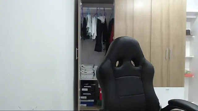 RoxanaLove9 online show from 02.18.26