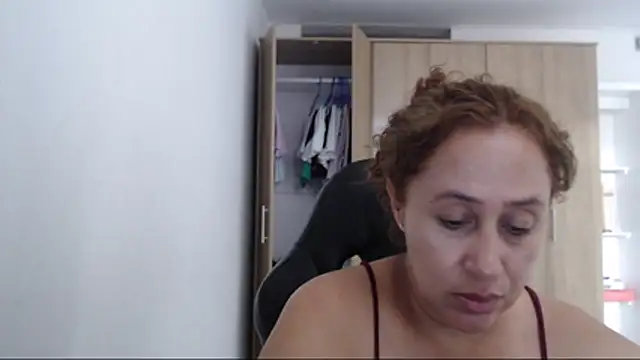 RoxanaLove9 online show from 04.17.26