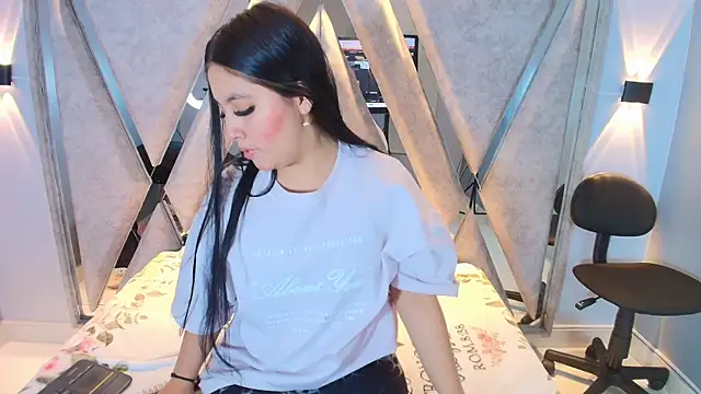 Annie9  online show from 10.10.25