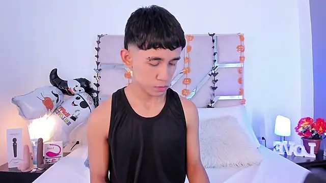 Thayler jones online show from 10.12.25