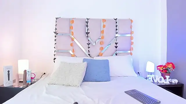 Thayler jones online show from 10.31.25