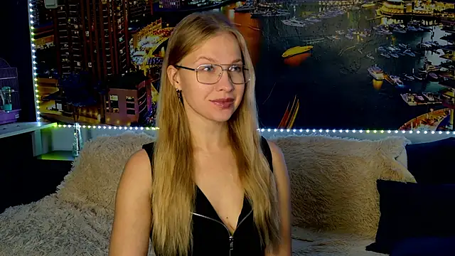 Snapshot of pusyavykusya chatting on 10.17.25 pusyavykusya online show from 10.17.25