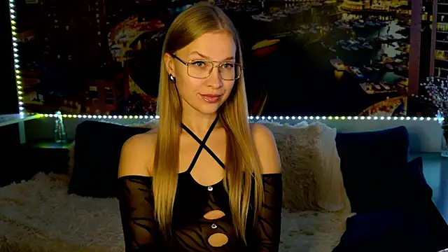 Snapshot of pusyavykusya chatting on 10.30.25 pusyavykusya online show from 10.30.25