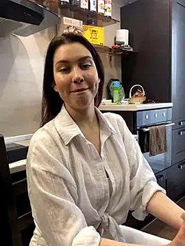KikiWatson online show from 12.02.24