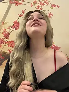 KikiWatson online show from 12.11.24