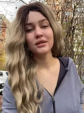 KikiWatson online show from 12.12.24