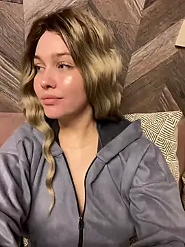 KikiWatson online show from 12.12.24