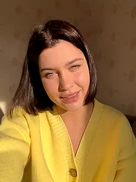 Snapshot of KikiWatson chatting on 10.18.25 KikiWatson online show from 10.18.25