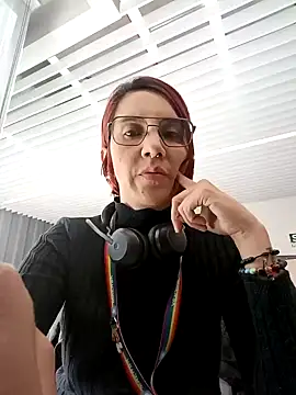 your red rose  online show from 01.28.25