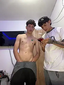 Snapshot of LatinBoysxxx chatting on 01.28.25 LatinBoysxxx online show from 01.28.25