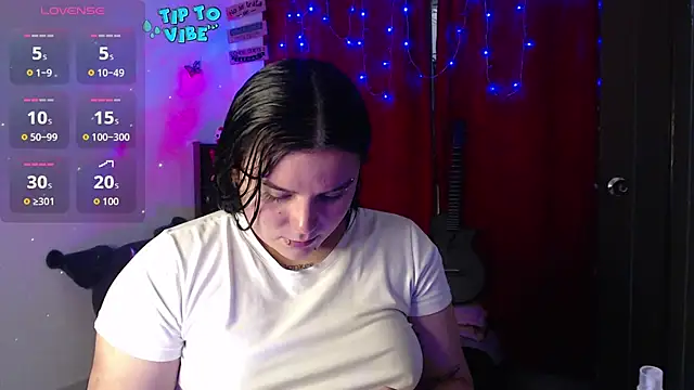 Snapshot of Nika_1_ chatting on 10.15.25 Nika 1 online show from 10.15.25