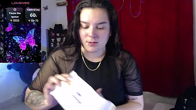 Snapshot of Nika_1_ chatting on 11.14.25 Nika 1 online show from 11.14.25