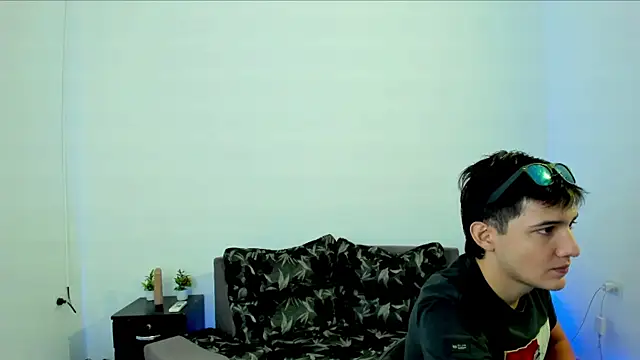 xXHot MalesXx online show from 02.13.25