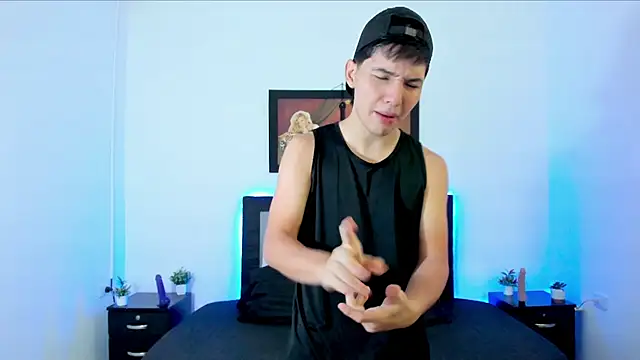 xXHot MalesXx online show from 03.15.25