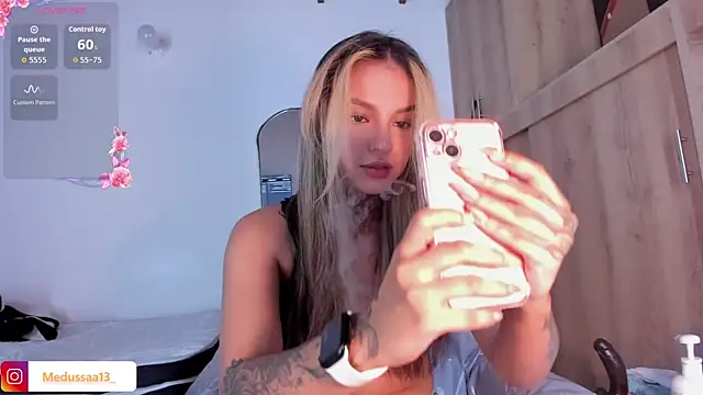 Snapshot of medussa13_ chatting on 06.17.26 medussa13 online show from 06.17.26