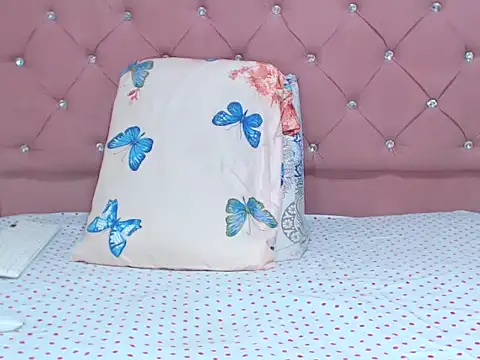 Snapshot of sharonbrown28 chatting on 10.15.25 sharonbrown28 online show from 10.15.25