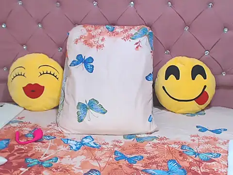 Snapshot of sharonbrown28 chatting on 10.28.25 sharonbrown28 online show from 10.28.25