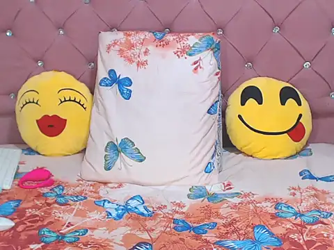 Snapshot of sharonbrown28 chatting on 10.29.25 sharonbrown28 online show from 10.29.25