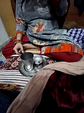 Snapshot of menakshiiikaur chatting on 12.15.24 menakshiiikaur online show from 12.15.24