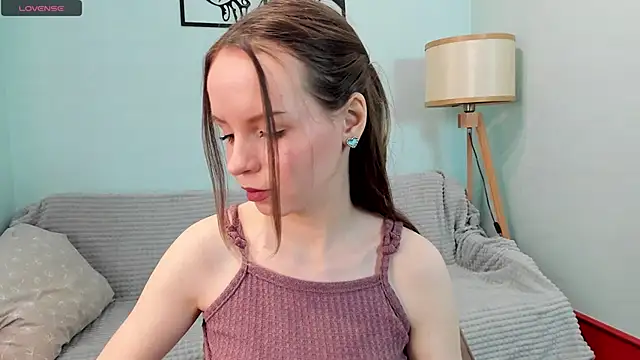 AlodiaHamblett online show from 01.30.25