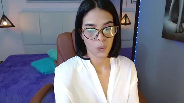 AlessiaVal  online show from 02.13.25