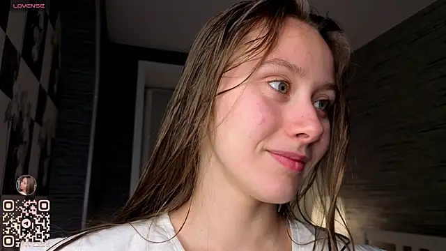 Snapshot of EthalBuffkin chatting on 10.21.25 EthalBuffkin online show from 10.21.25