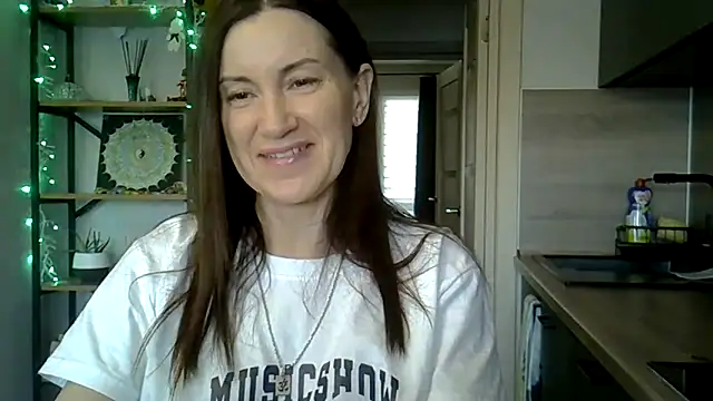 Snapshot of jainesummer chatting on 12.18.24 jainesummer online show from 12.18.24