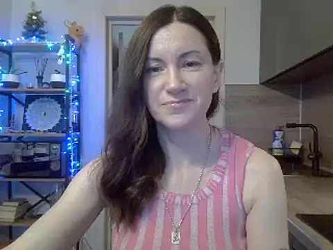 Snapshot of jainesummer chatting on 12.26.24 jainesummer online show from 12.26.24