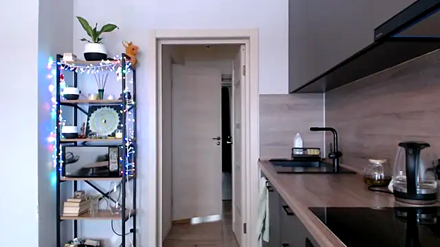 Snapshot of jainesummer chatting on 02.18.25 jainesummer online show from 02.18.25