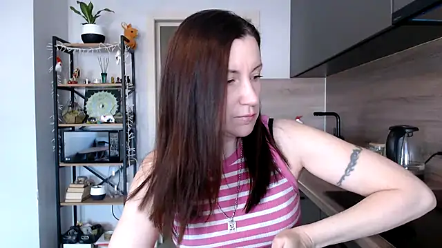 Snapshot of jainesummer chatting on 03.18.25 jainesummer online show from 03.18.25