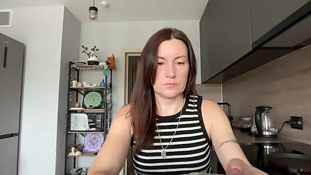 Snapshot of jainesummer chatting on 09.15.25 jainesummer online show from 09.15.25